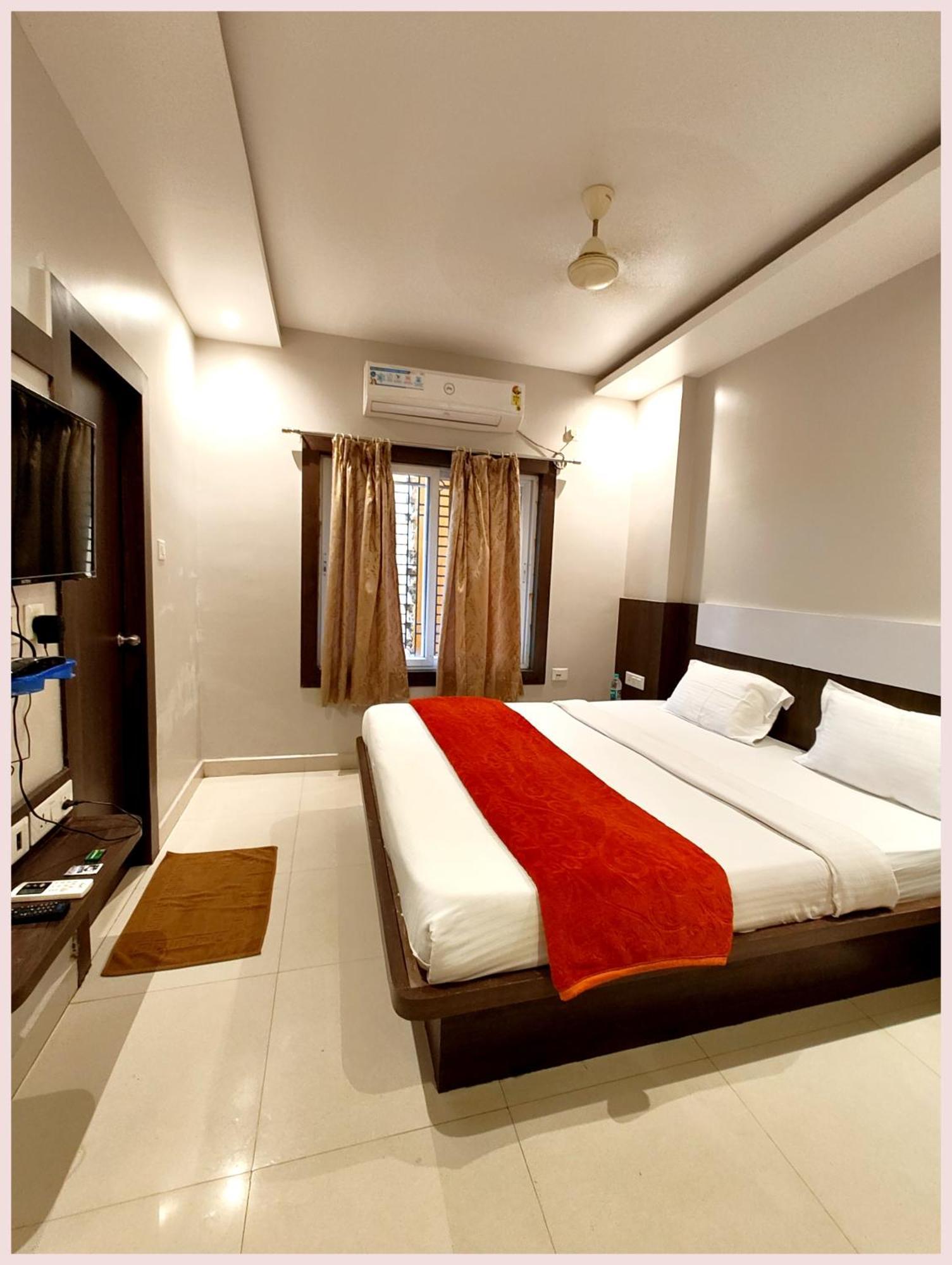 Hotel Home! Premium #town Near Golden And Shree Jagannath Temple - Fully-air-conditioned-with-lift-wifi-home Style-food Menu-and Parking Facilities - Excellent Customer Service Awarded - Seller 4*