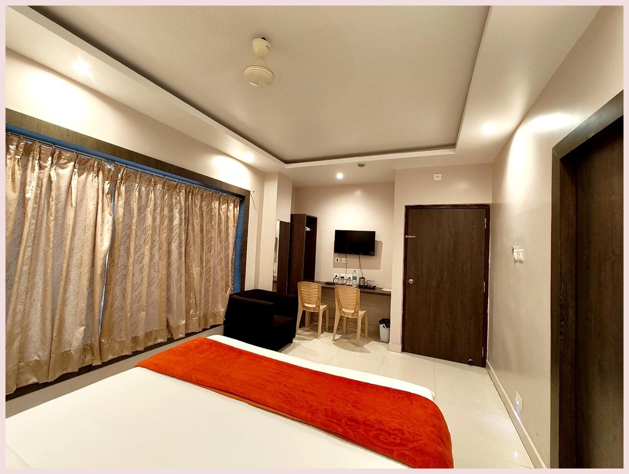 Home! Premium #town Near Golden And Shree Jagannath Temple - Fully-air-conditioned-with-lift-wifi-home Style-food Menu-and Parking Facilities - Excellent Customer Service Awarded - Seller Hotel