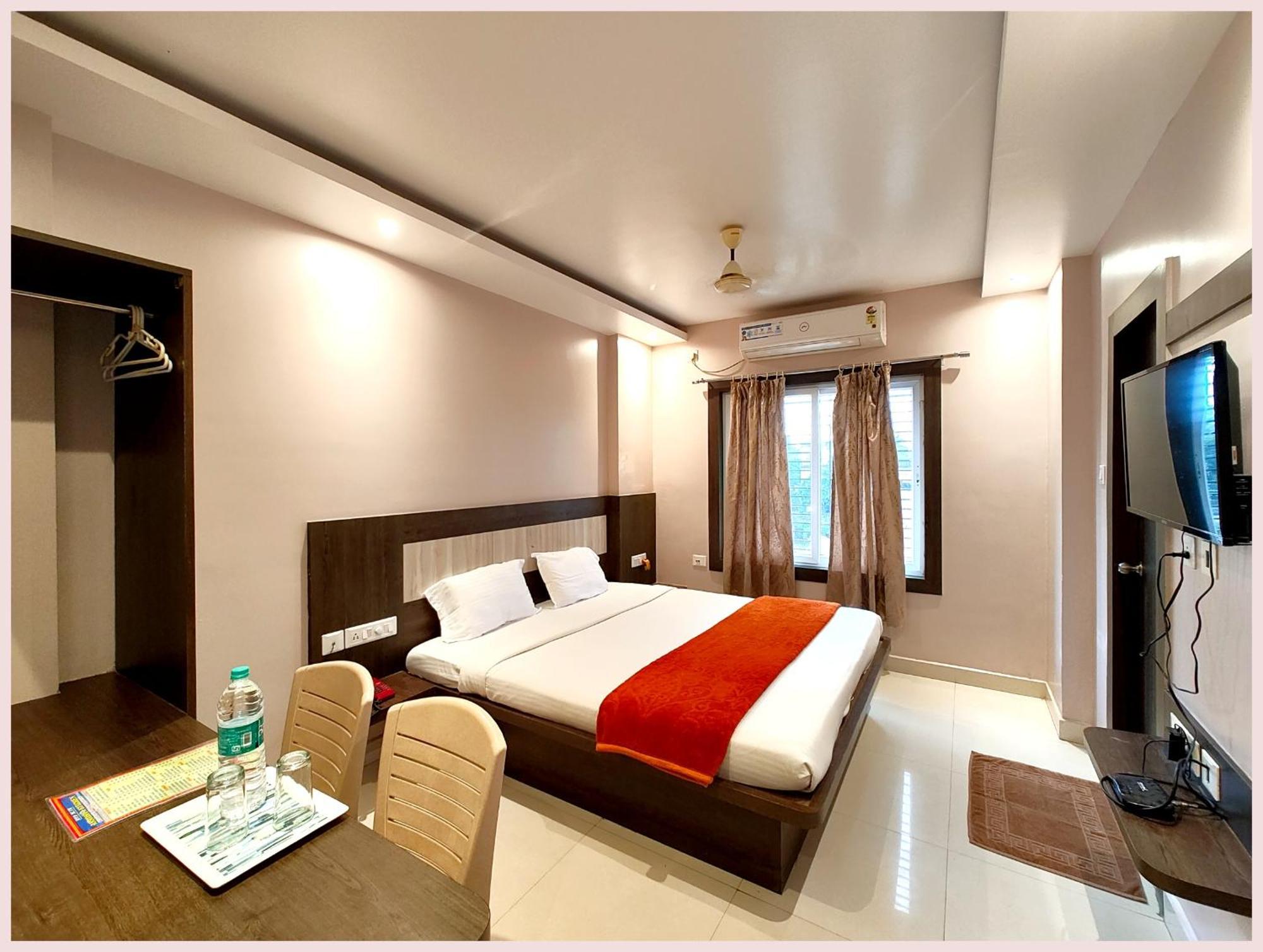 Home! Premium #town Near Golden And Shree Jagannath Temple - Fully-air-conditioned-with-lift-wifi-home Style-food Menu-and Parking Facilities - Excellent Customer Service Awarded - Seller Hotel