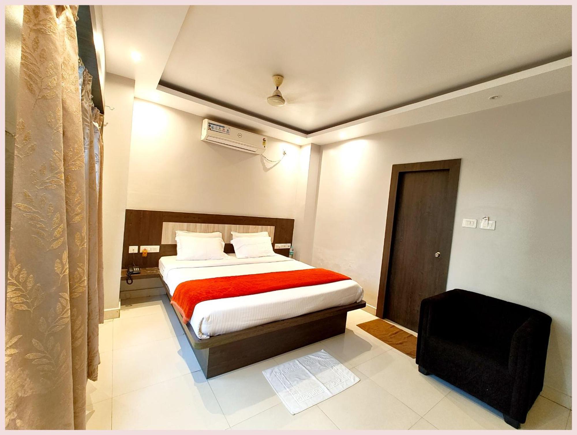 Hotel Home! Premium #town Near Golden And Shree Jagannath Temple - Fully-air-conditioned-with-lift-wifi-home Style-food Menu-and Parking Facilities - Excellent Customer Service Awarded - Seller Puri