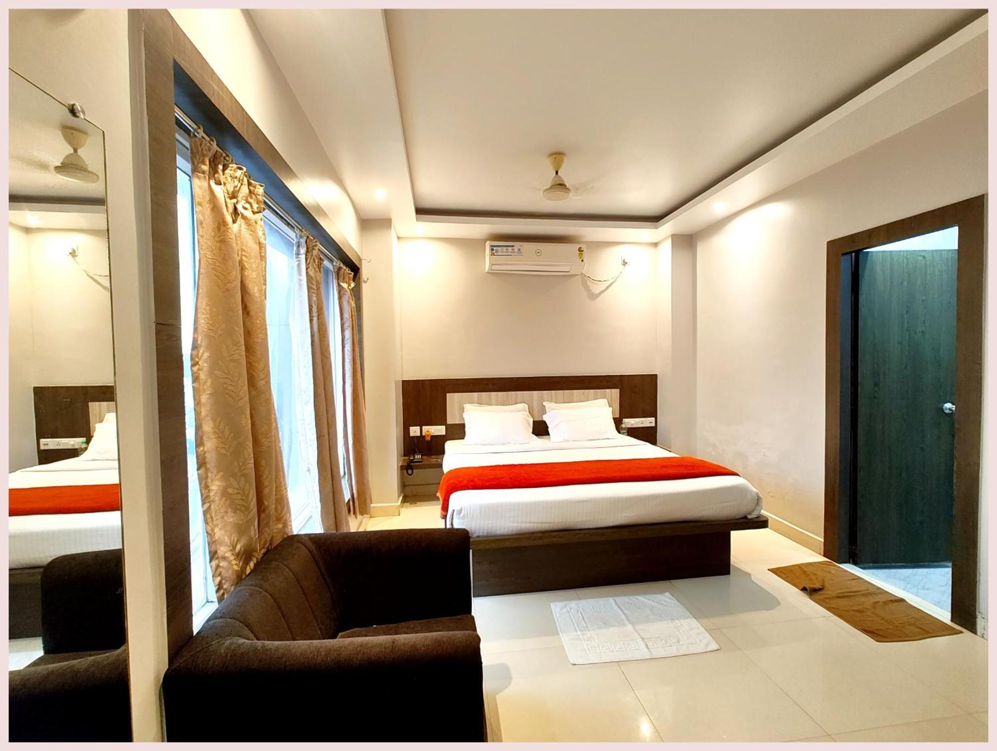 Home! Premium #town Near Golden And Shree Jagannath Temple - Fully-air-conditioned-with-lift-wifi-home Style-food Menu-and Parking Facilities - Excellent Customer Service Awarded - Seller 4* Puri