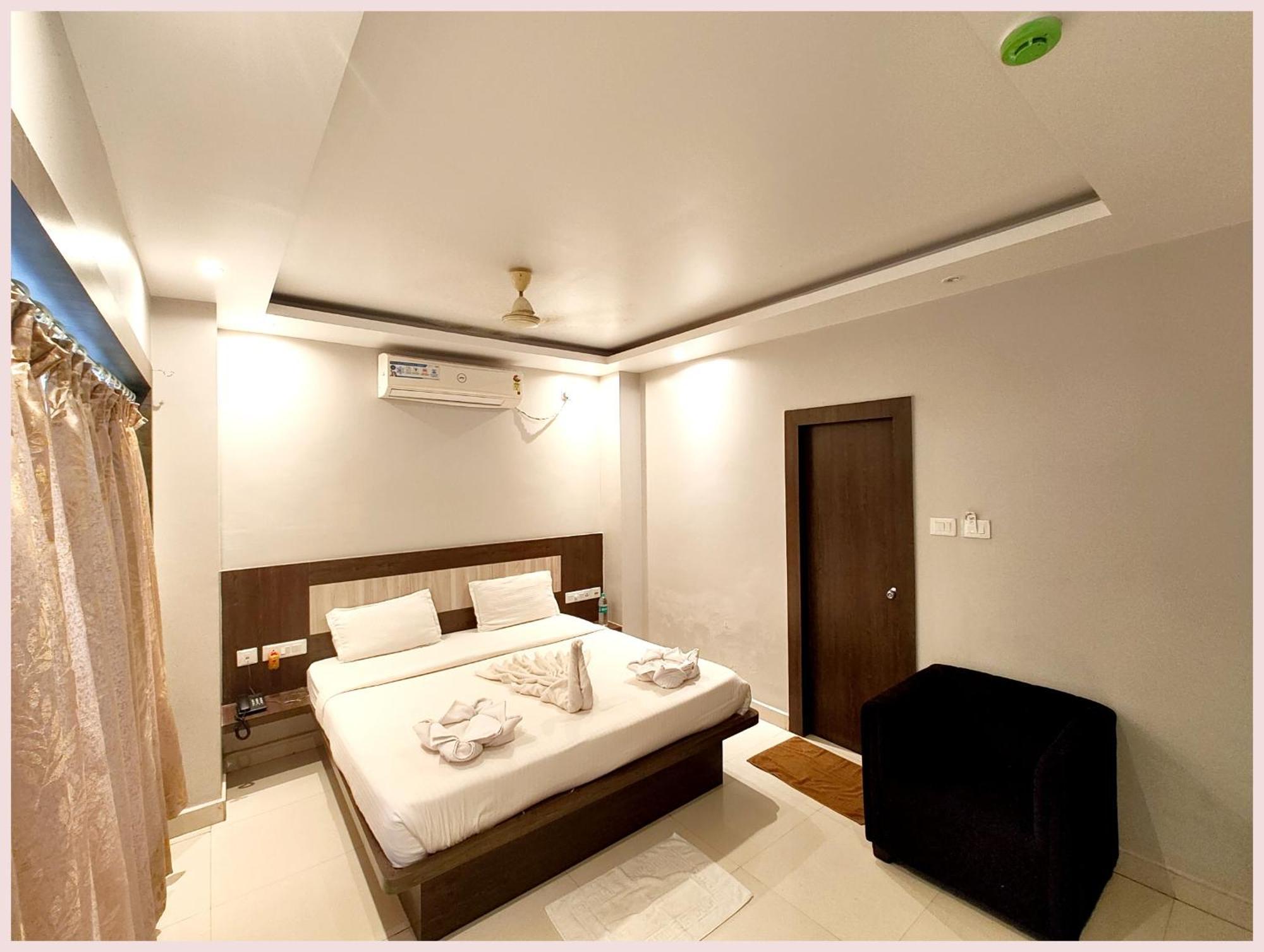 Home! Premium #town Near Golden And Shree Jagannath Temple - Fully-air-conditioned-with-lift-wifi-home Style-food Menu-and Parking Facilities - Excellent Customer Service Awarded - Seller